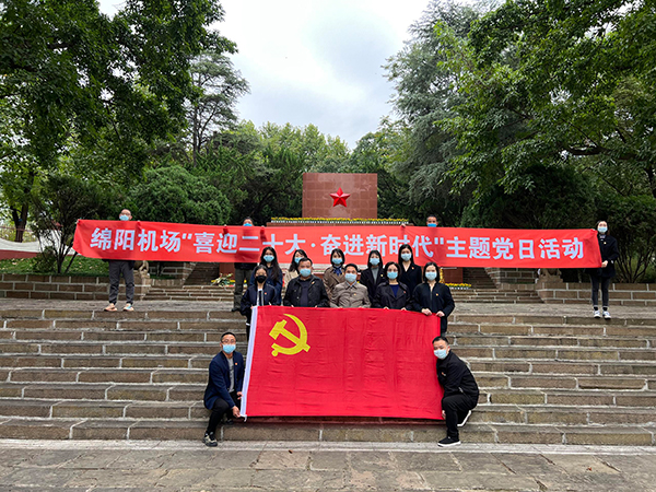 第一、第十三、第十七黨支部聯(lián)合開展“喜迎二十大·奮進(jìn)新時(shí)代”主題黨日活動(dòng).jpg